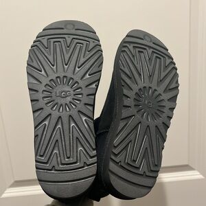 UGG Classic Mini